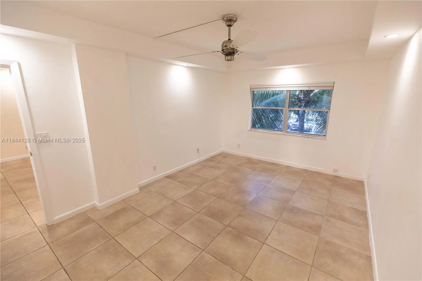 100 Edgewater Dr, #336