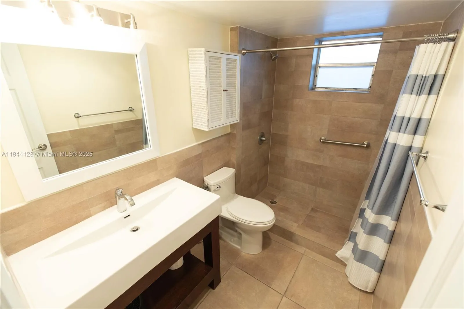100 Edgewater Dr, #336
