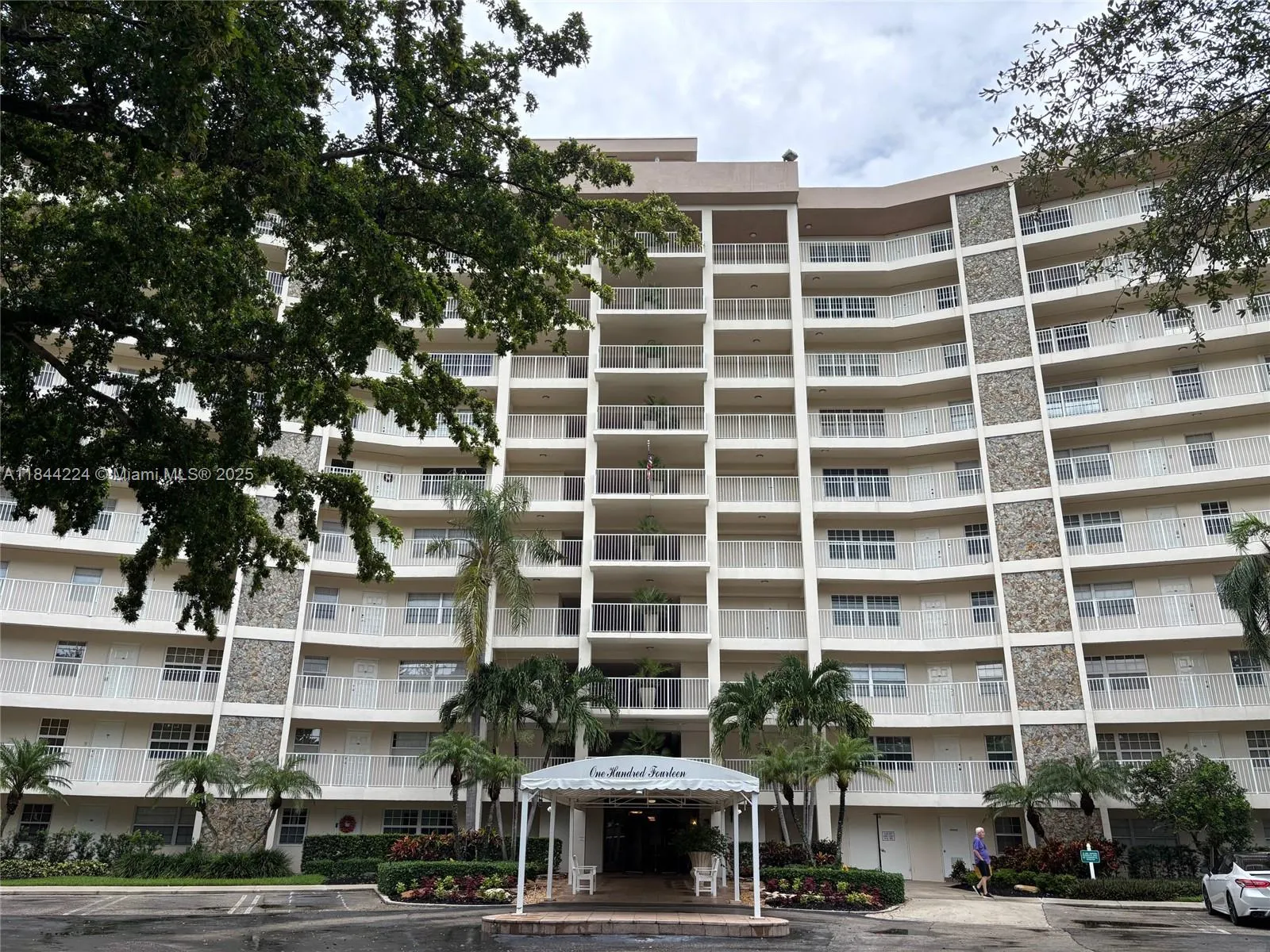 3507 Oaks Way, #805