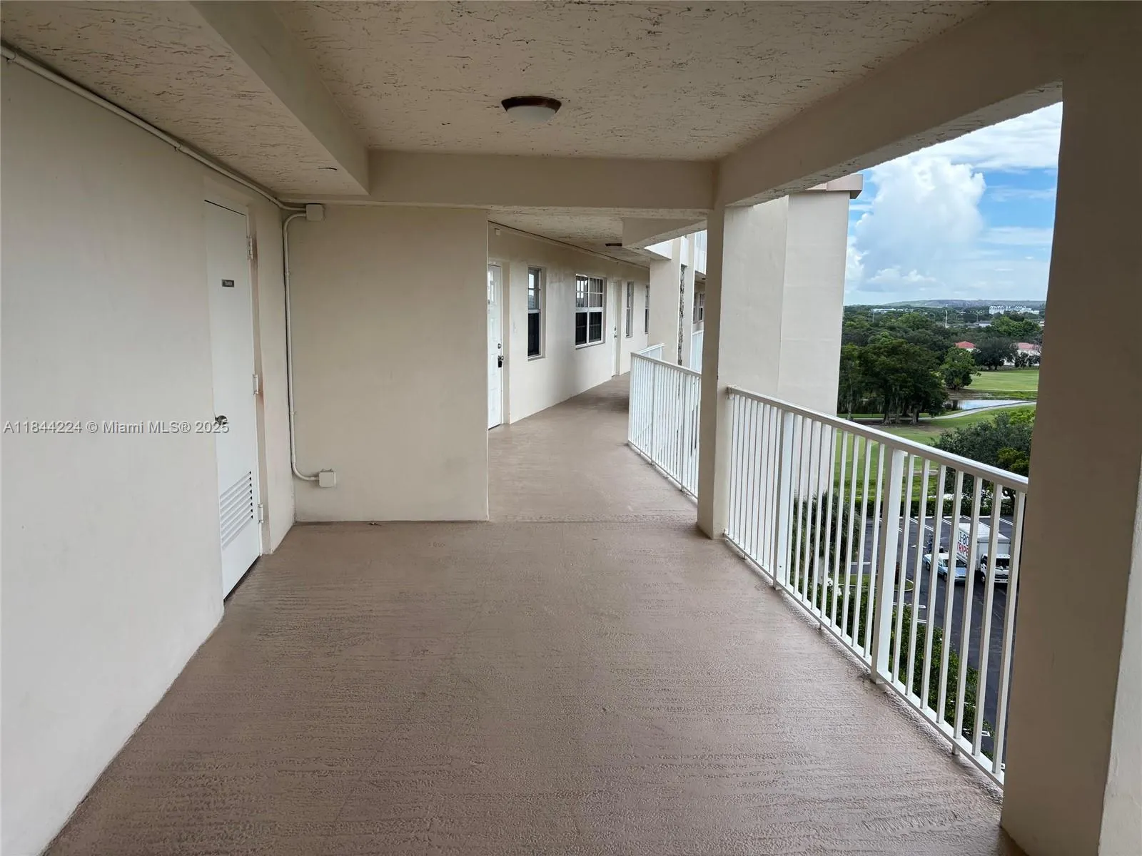 3507 Oaks Way, #805