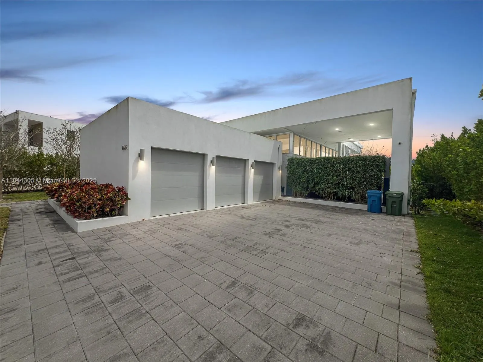 16582 S Botaniko Dr S