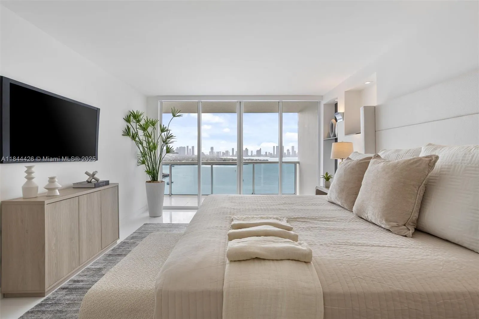 1800 Sunset Harbour Drive, #1702/4