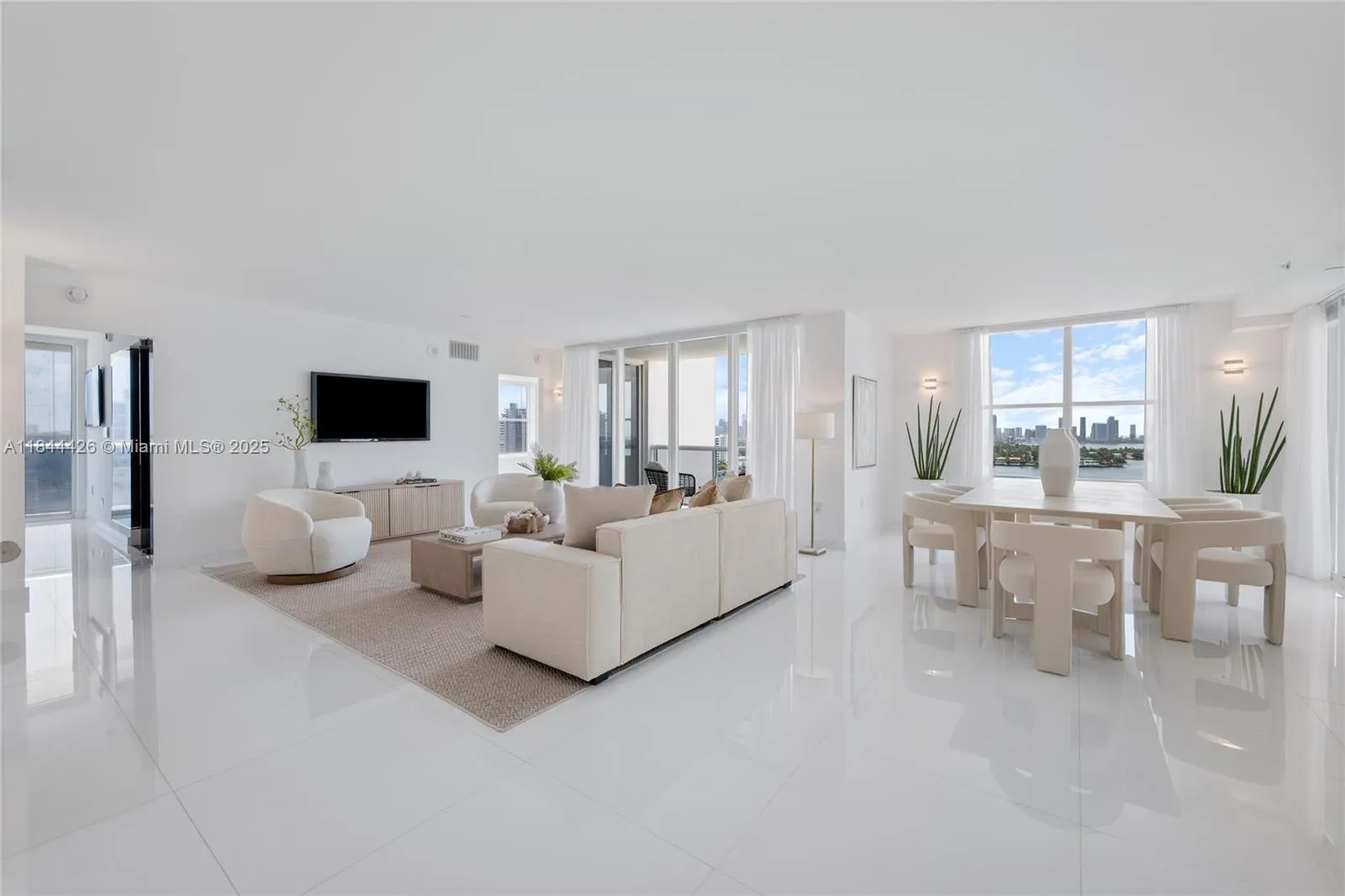 1800 Sunset Harbour Drive, #1702/4