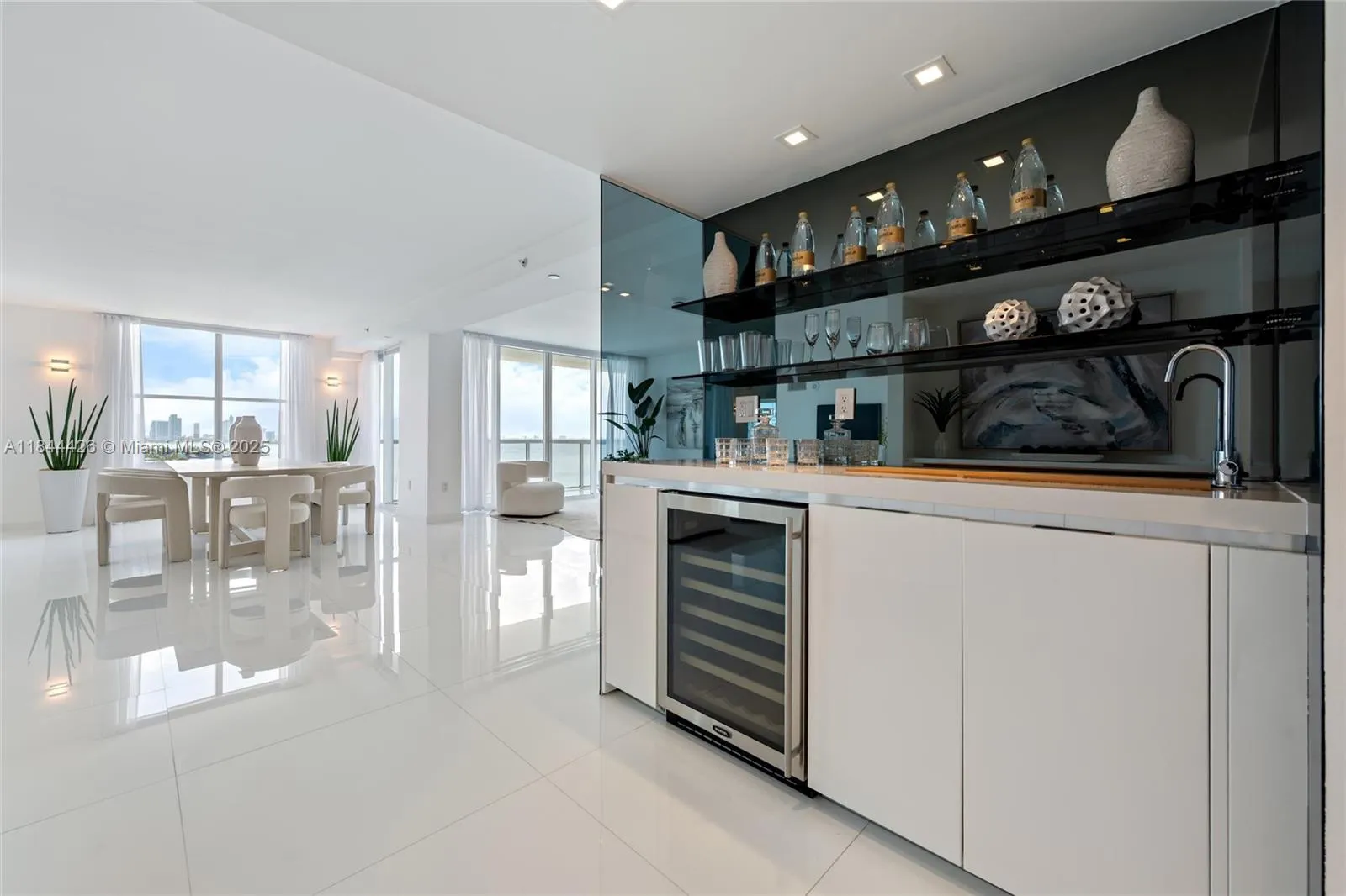 1800 Sunset Harbour Drive, #1702/4