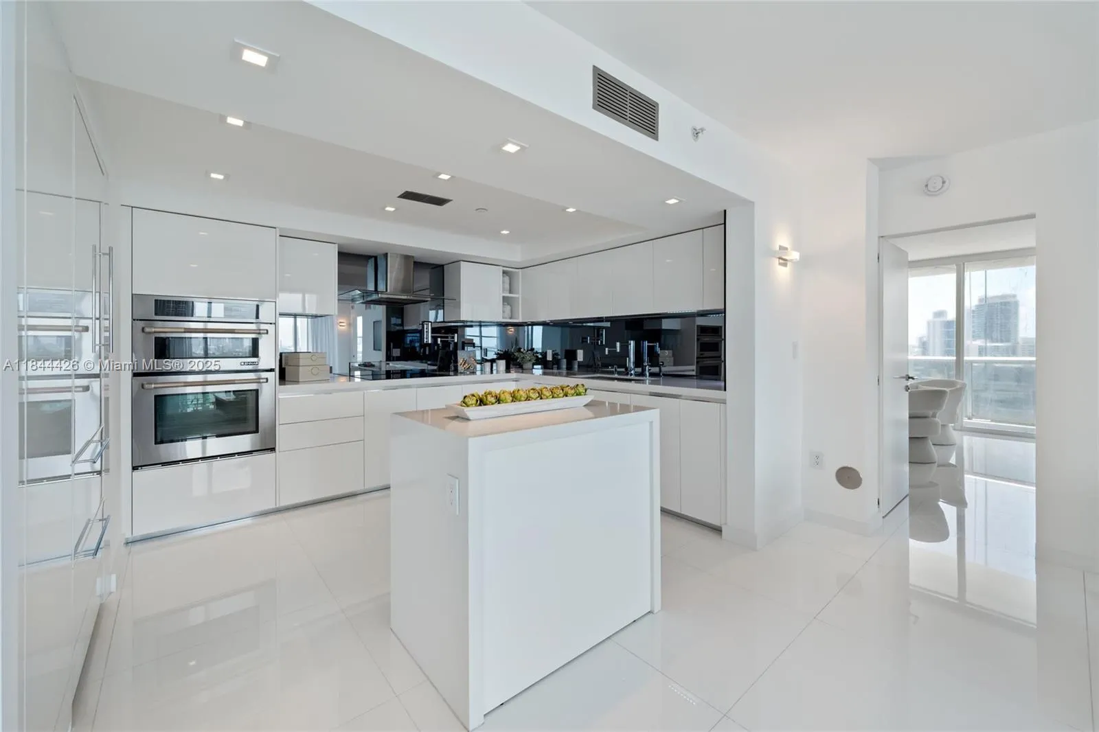 1800 Sunset Harbour Drive, #1702/4