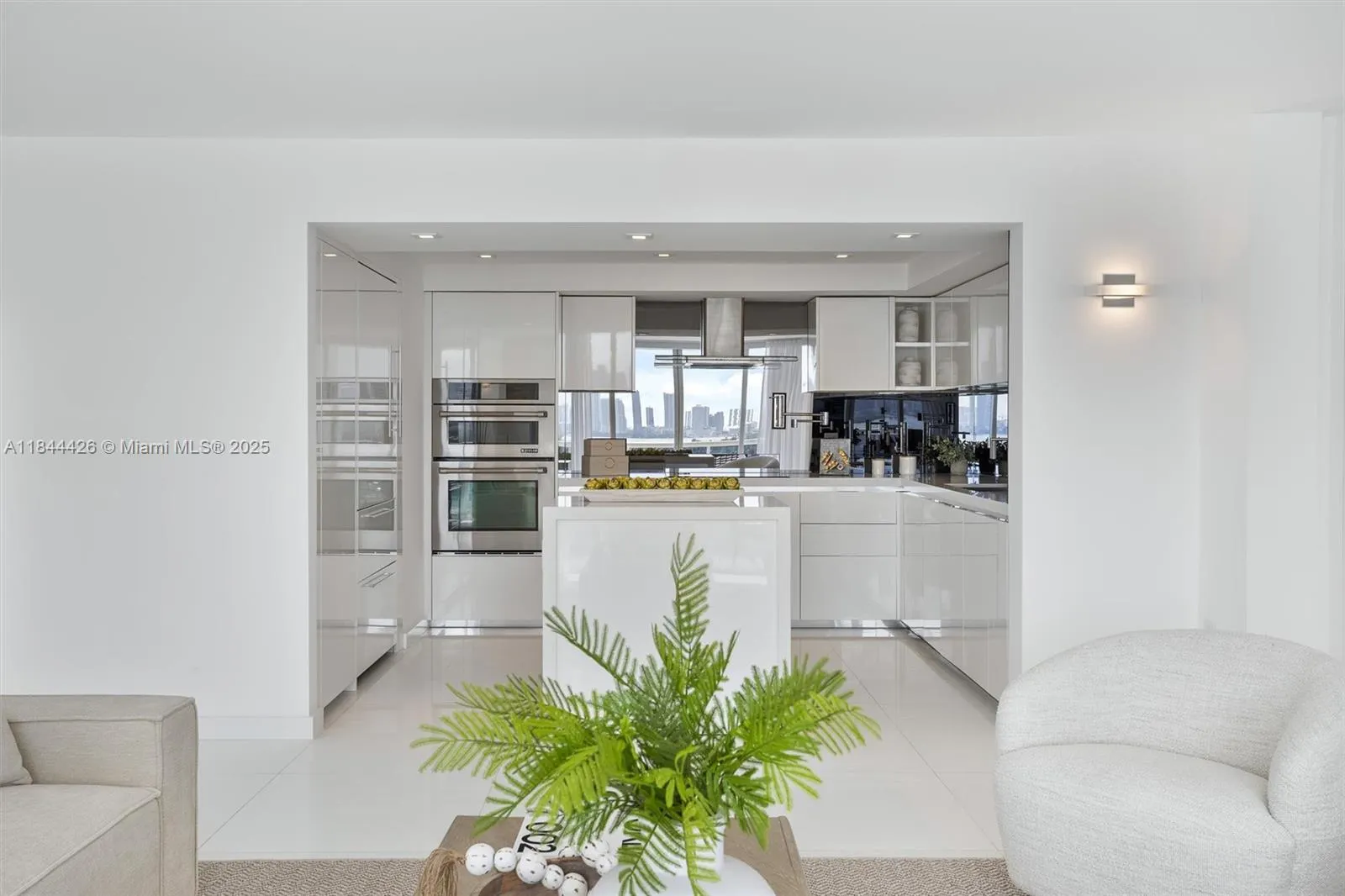 1800 Sunset Harbour Drive, #1702/4