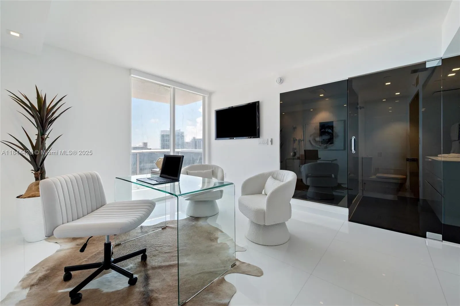 1800 Sunset Harbour Drive, #1702/4