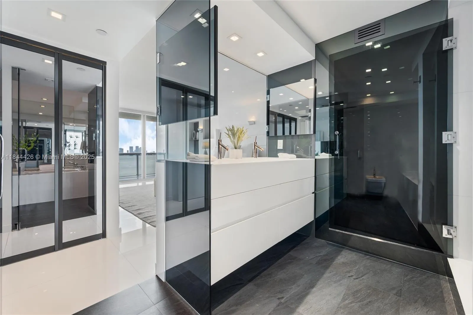 1800 Sunset Harbour Drive, #1702/4