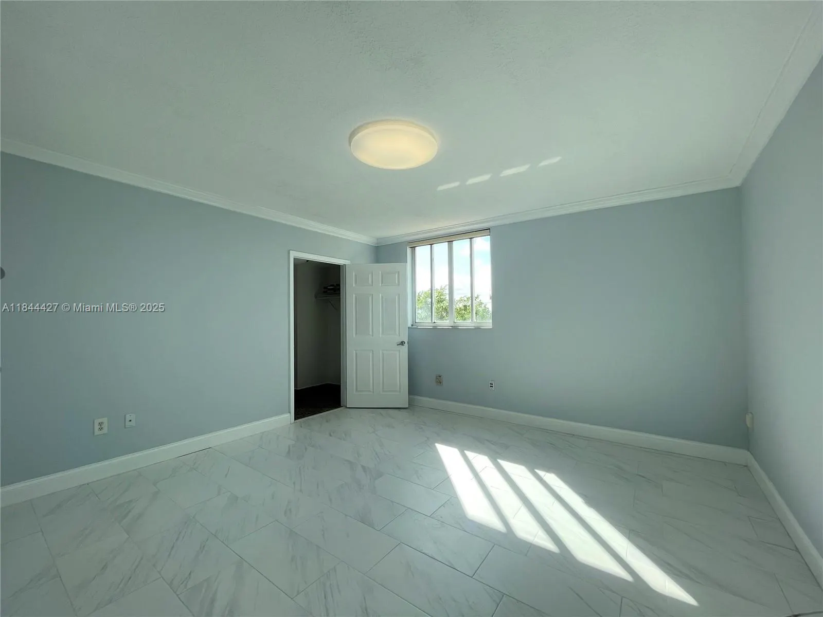 8888 Collins Ave, #308