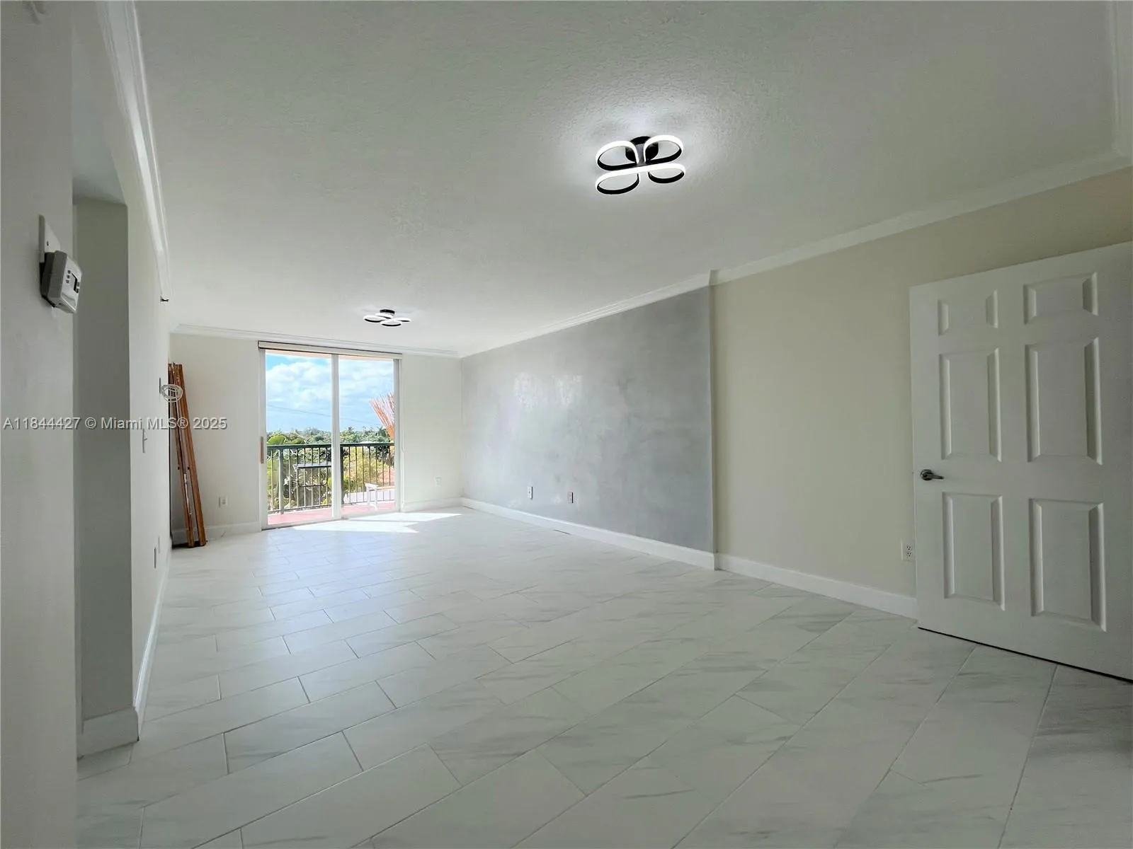 8888 Collins Ave, #308