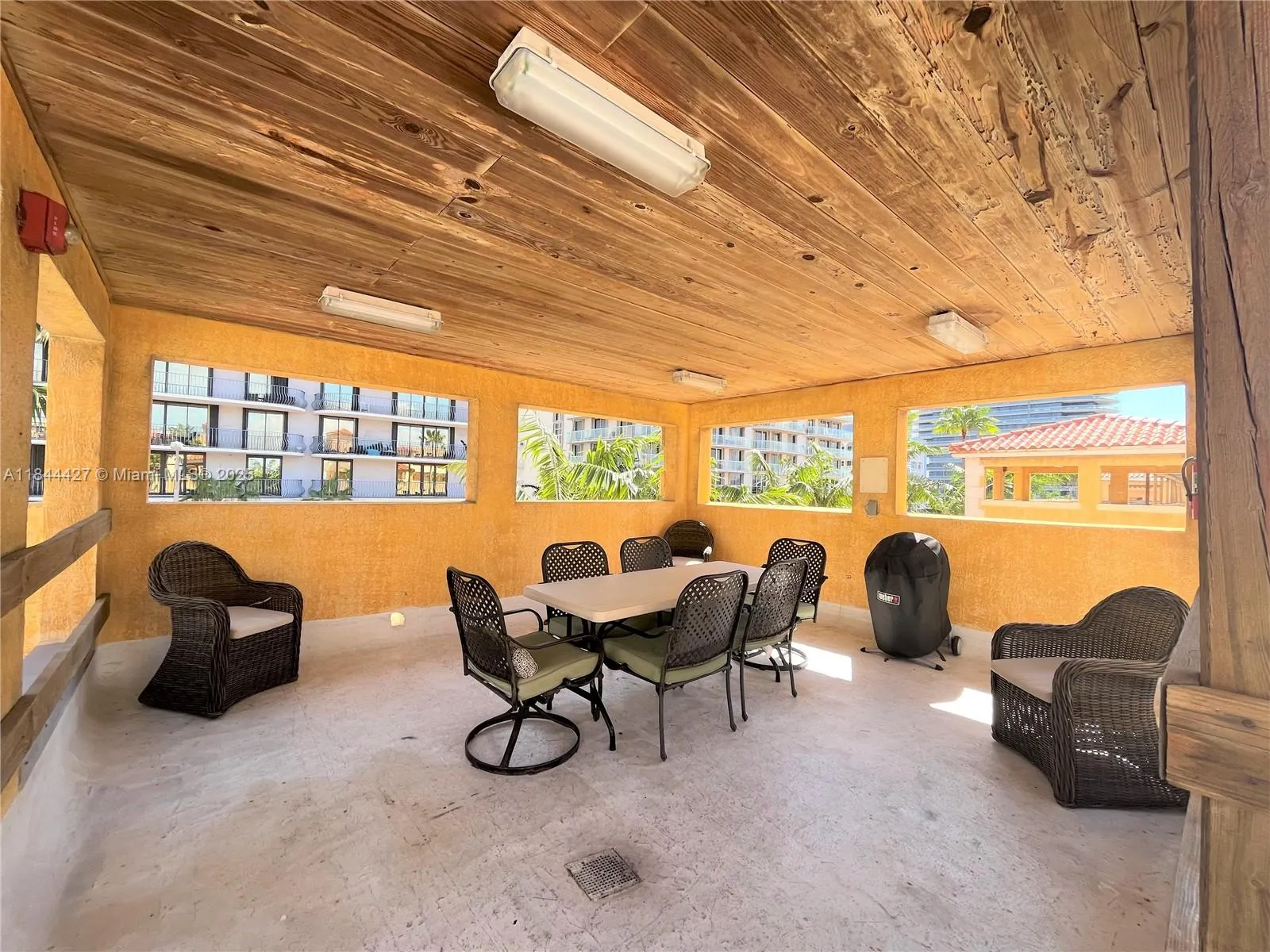 8888 Collins Ave, #308