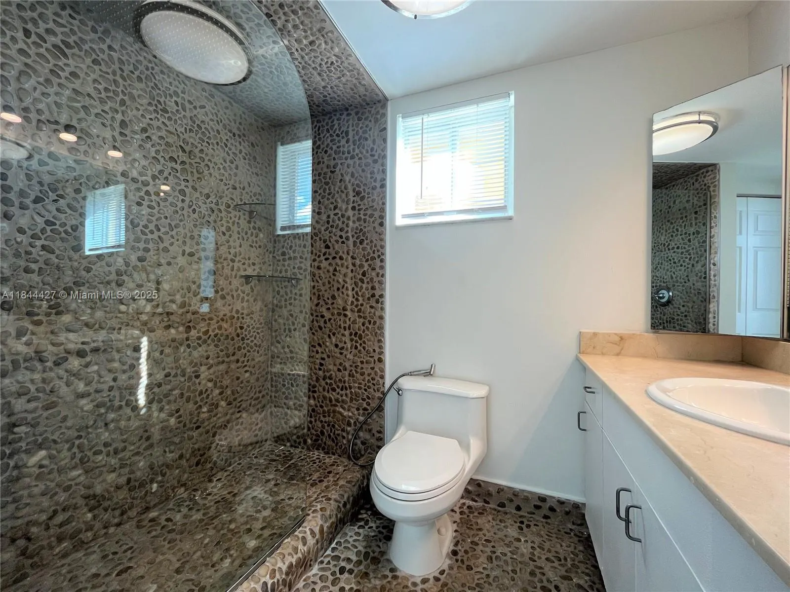 8888 Collins Ave, #308