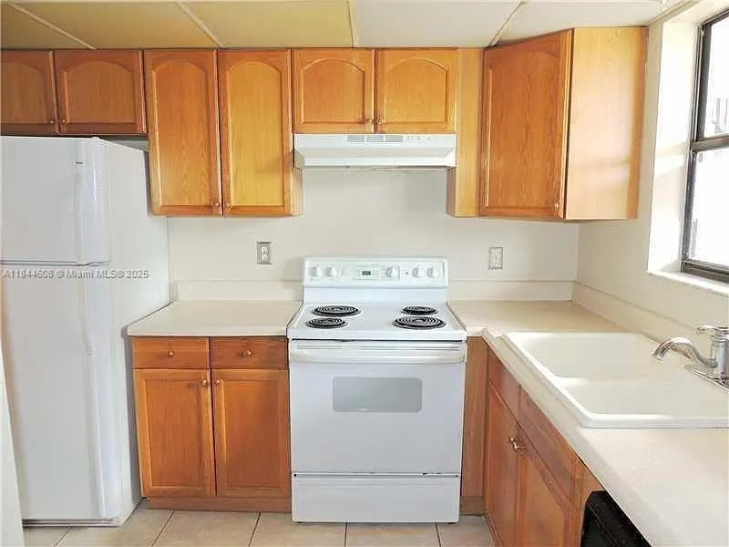 6010 Shakerwood Cir, #106