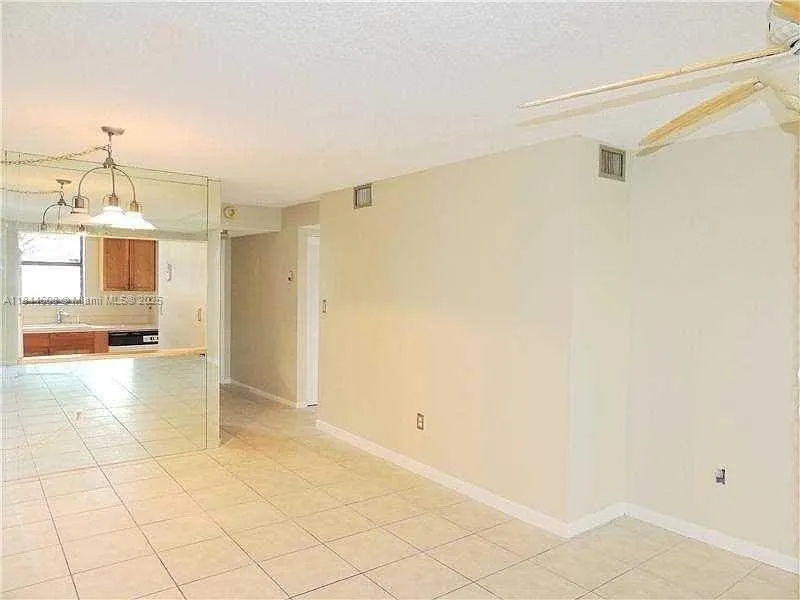 6010 Shakerwood Cir, #106