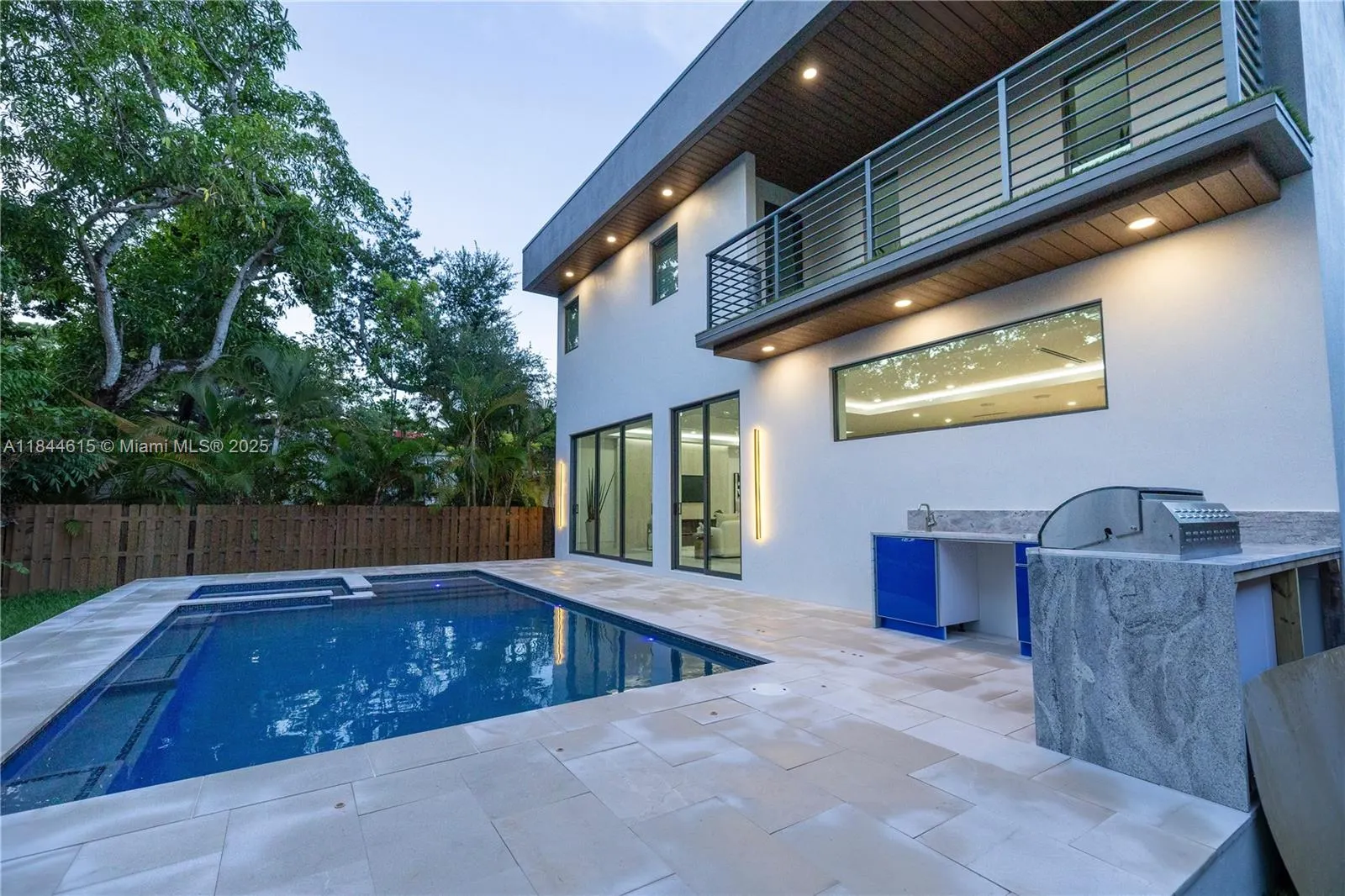 807 SW 12th Ave