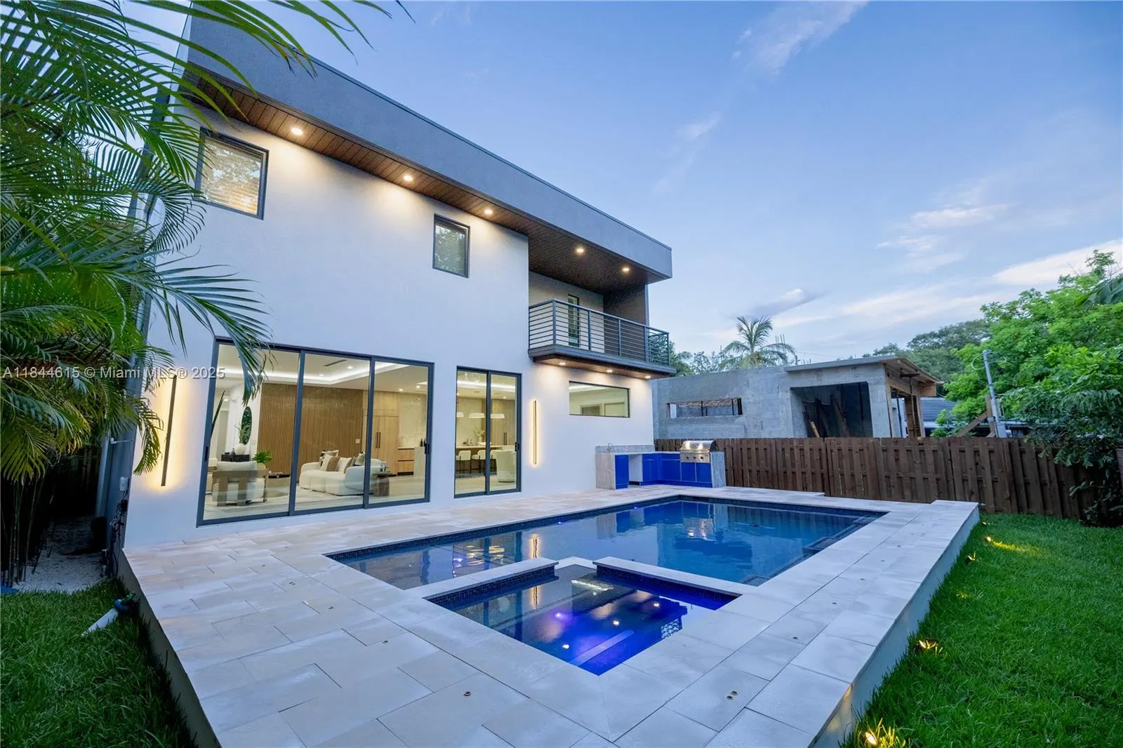 807 SW 12th Ave