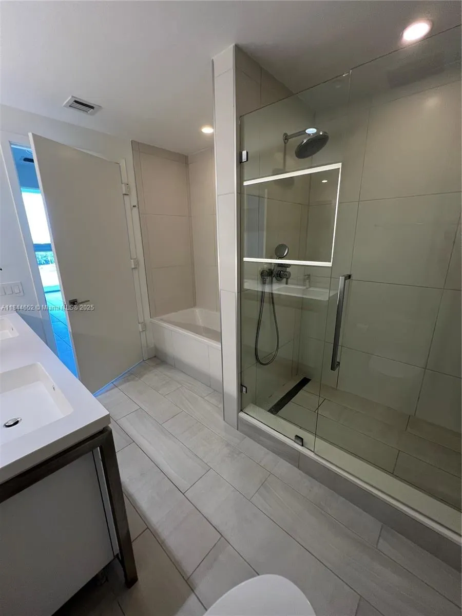 2000 Metropica Way, #1004