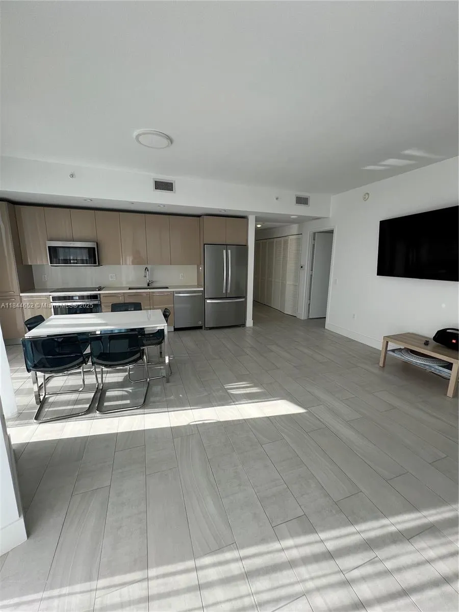 2000 Metropica Way, #1004