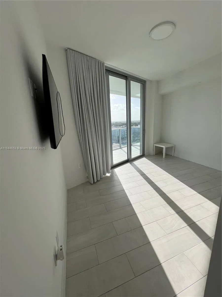 2000 Metropica Way, #1004