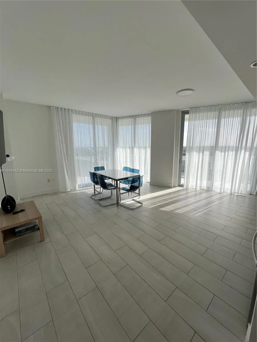 2000 Metropica Way, #1004