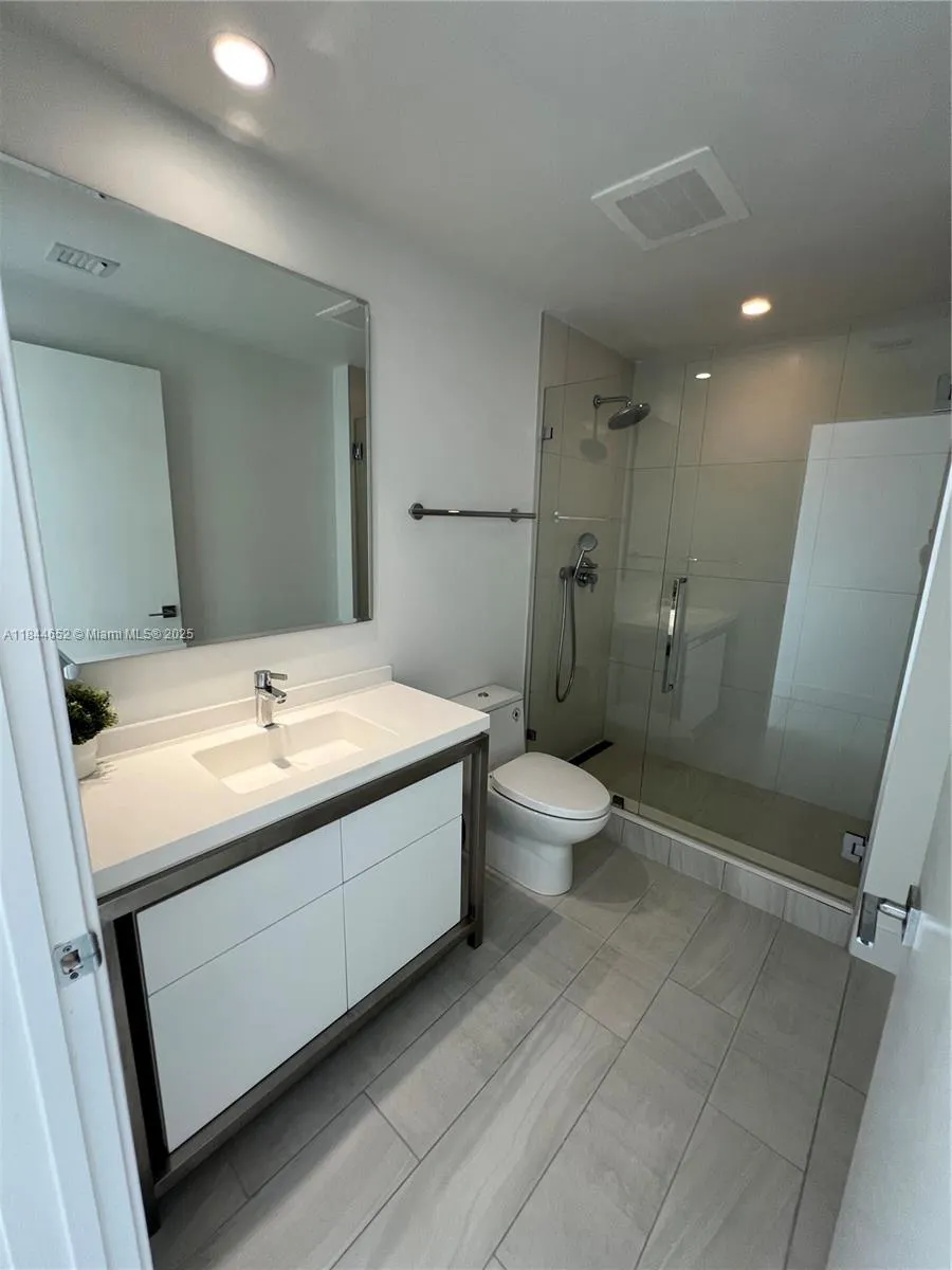 2000 Metropica Way, #1004