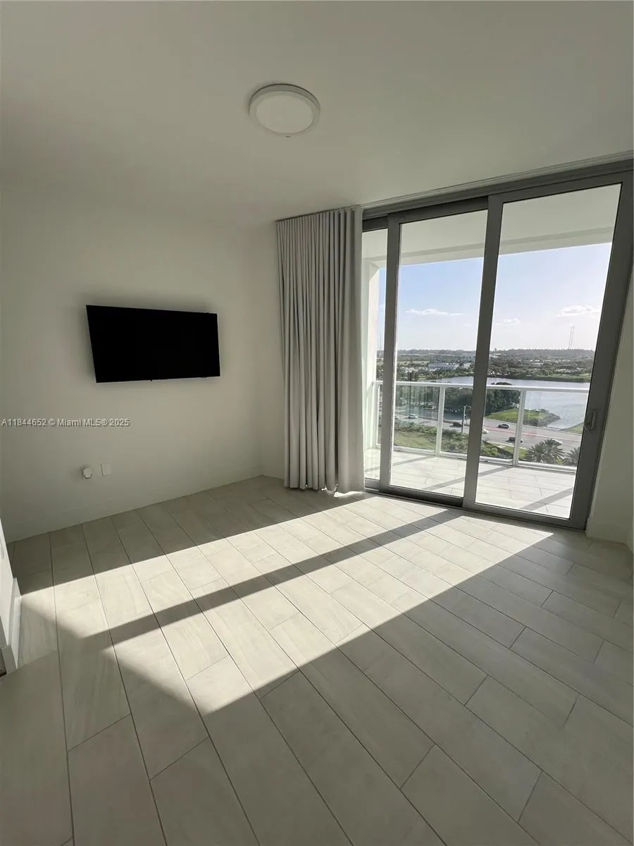 2000 Metropica Way, #1004