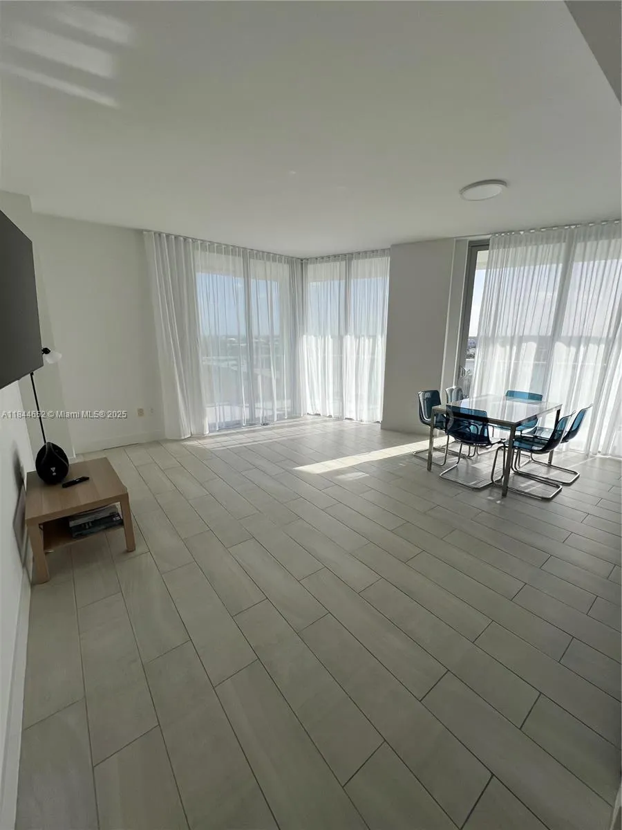 2000 Metropica Way, #1004