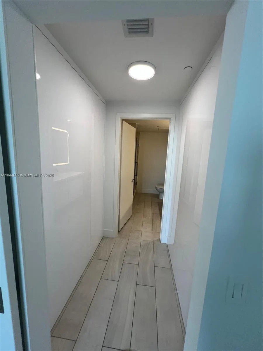 2000 Metropica Way, #1004