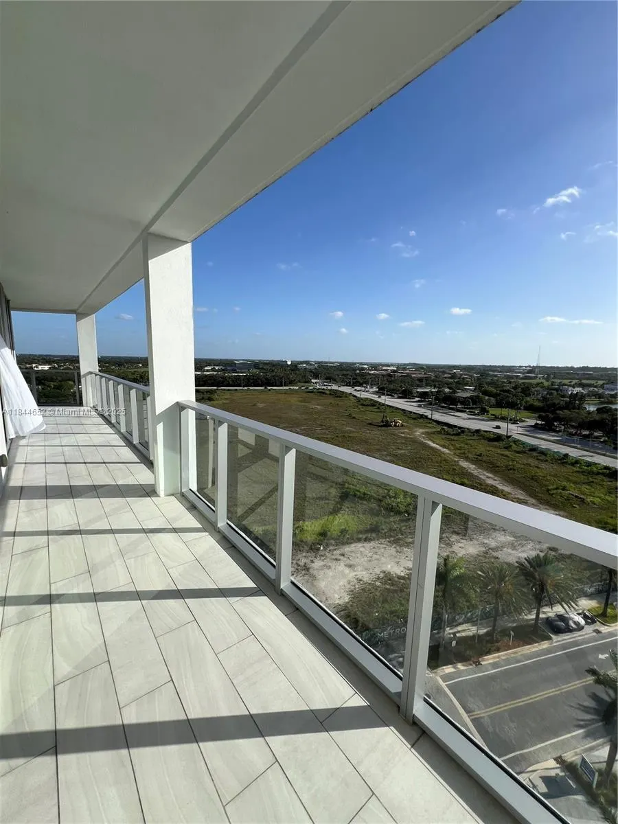 2000 Metropica Way, #1004