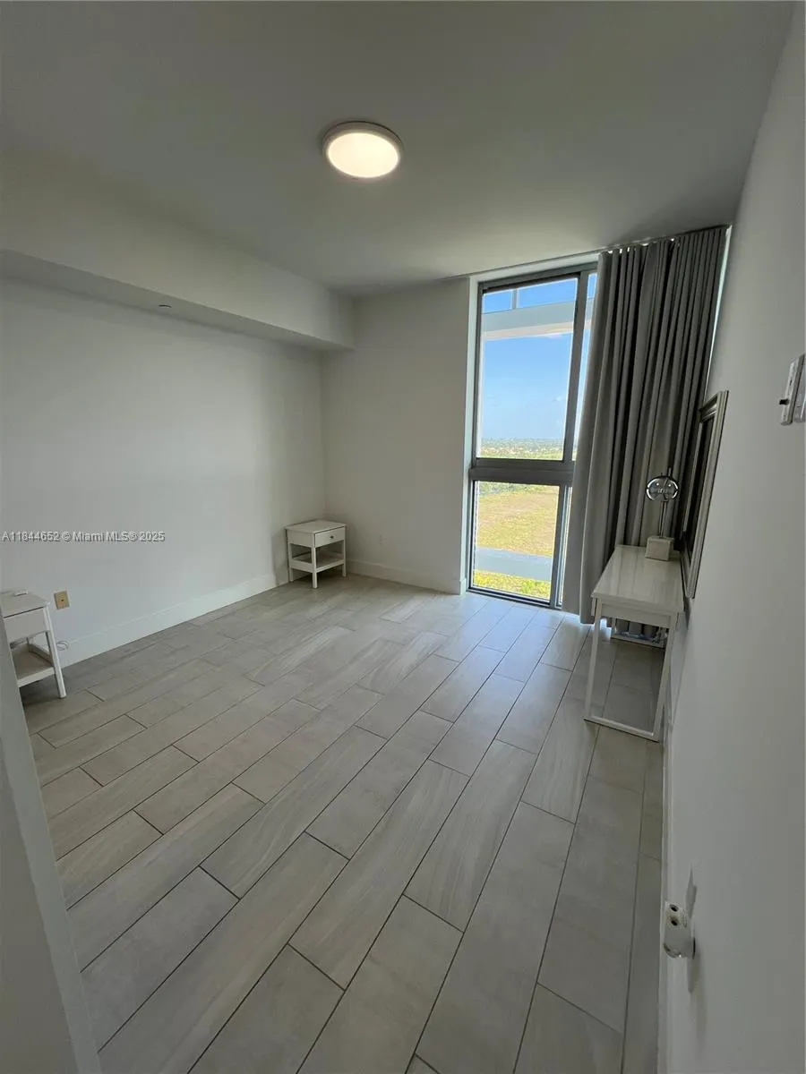 2000 Metropica Way, #1004