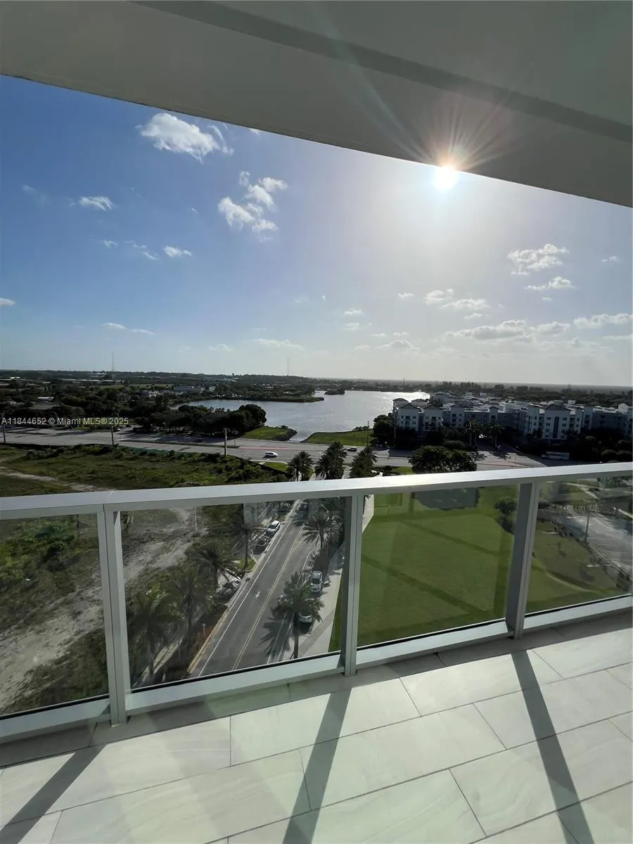 2000 Metropica Way, #1004