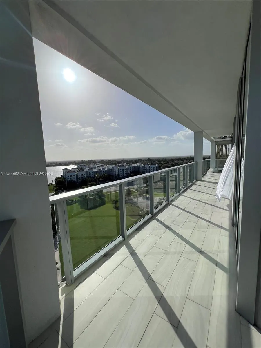 2000 Metropica Way, #1004