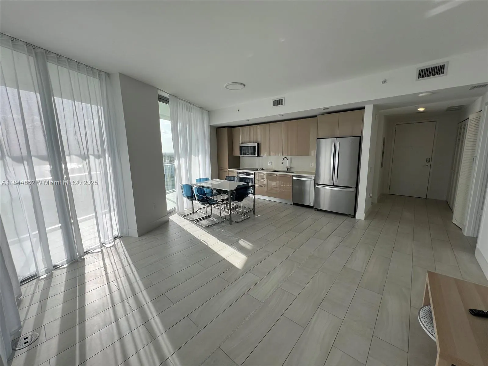 2000 Metropica Way, #1004