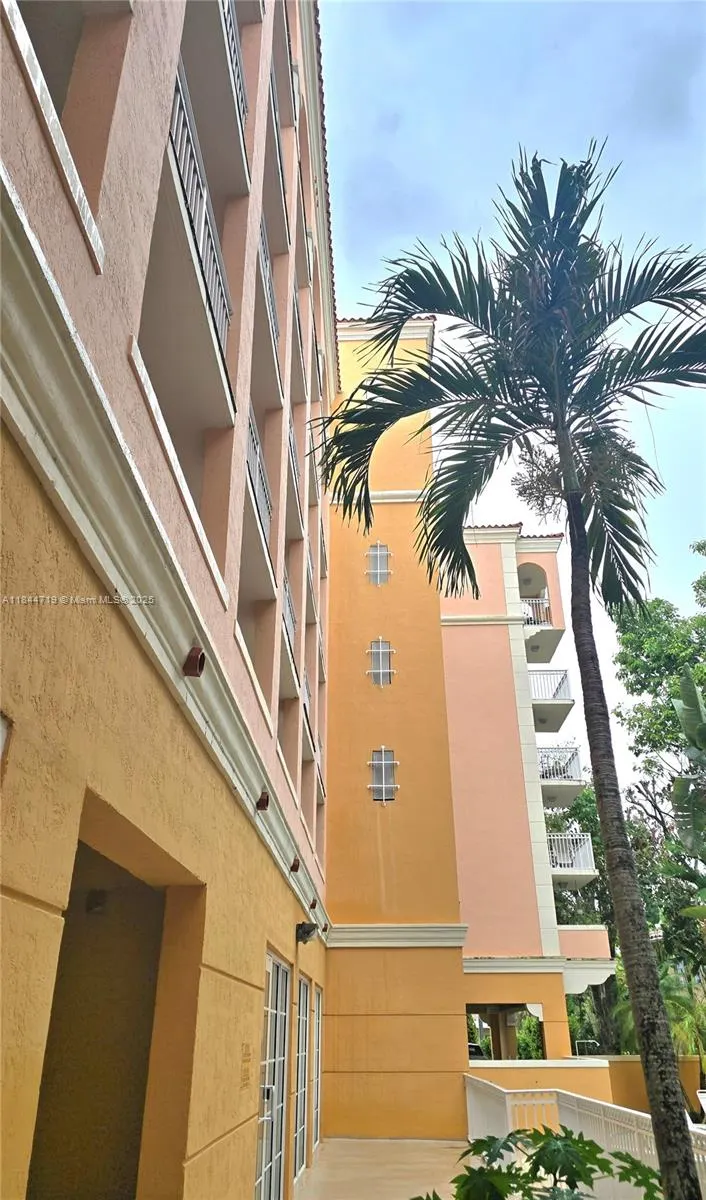 1 Alhambra Cir, #501