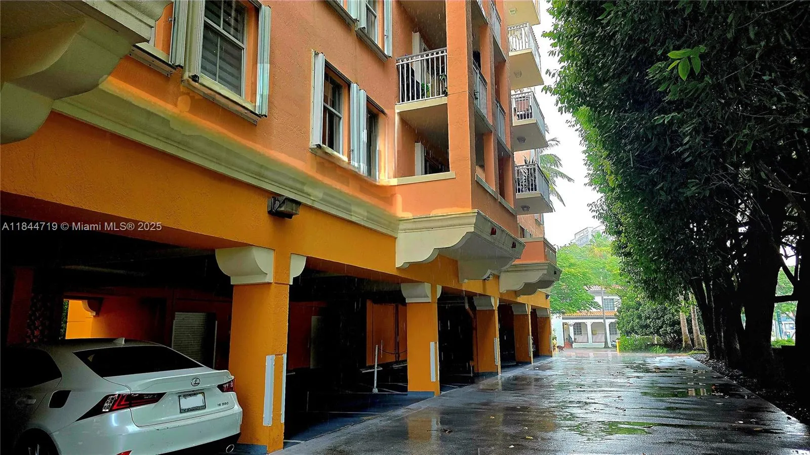1 Alhambra Cir, #501