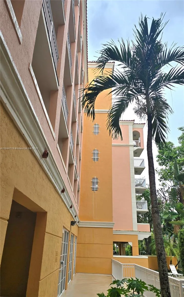 1 Alhambra Cir, #501