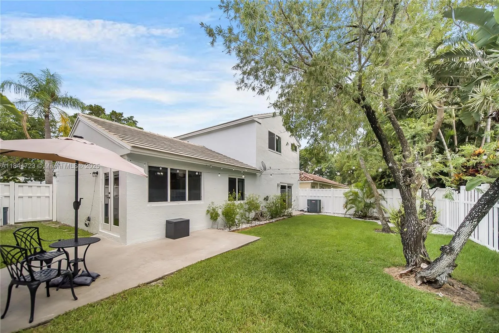 9536 NW 9th Ct