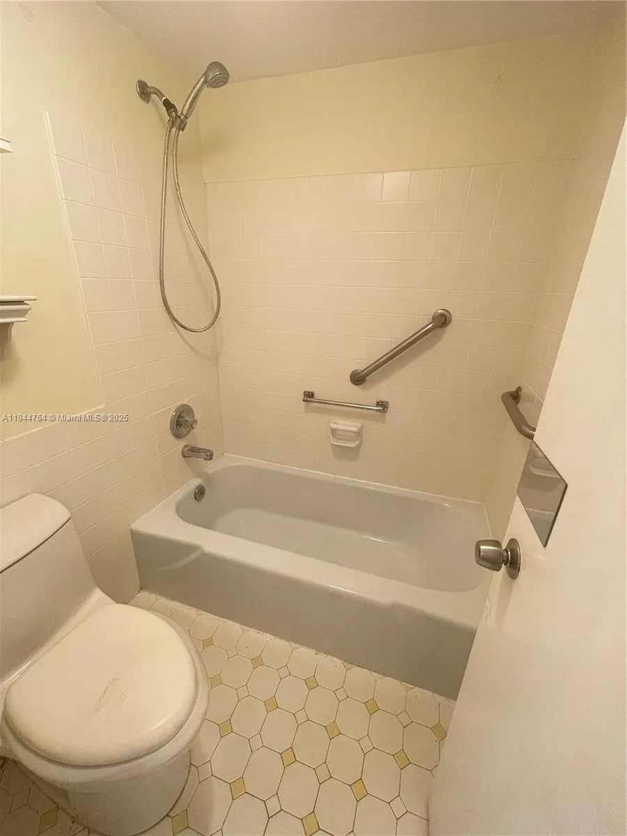301 N Ocean Blvd, #701