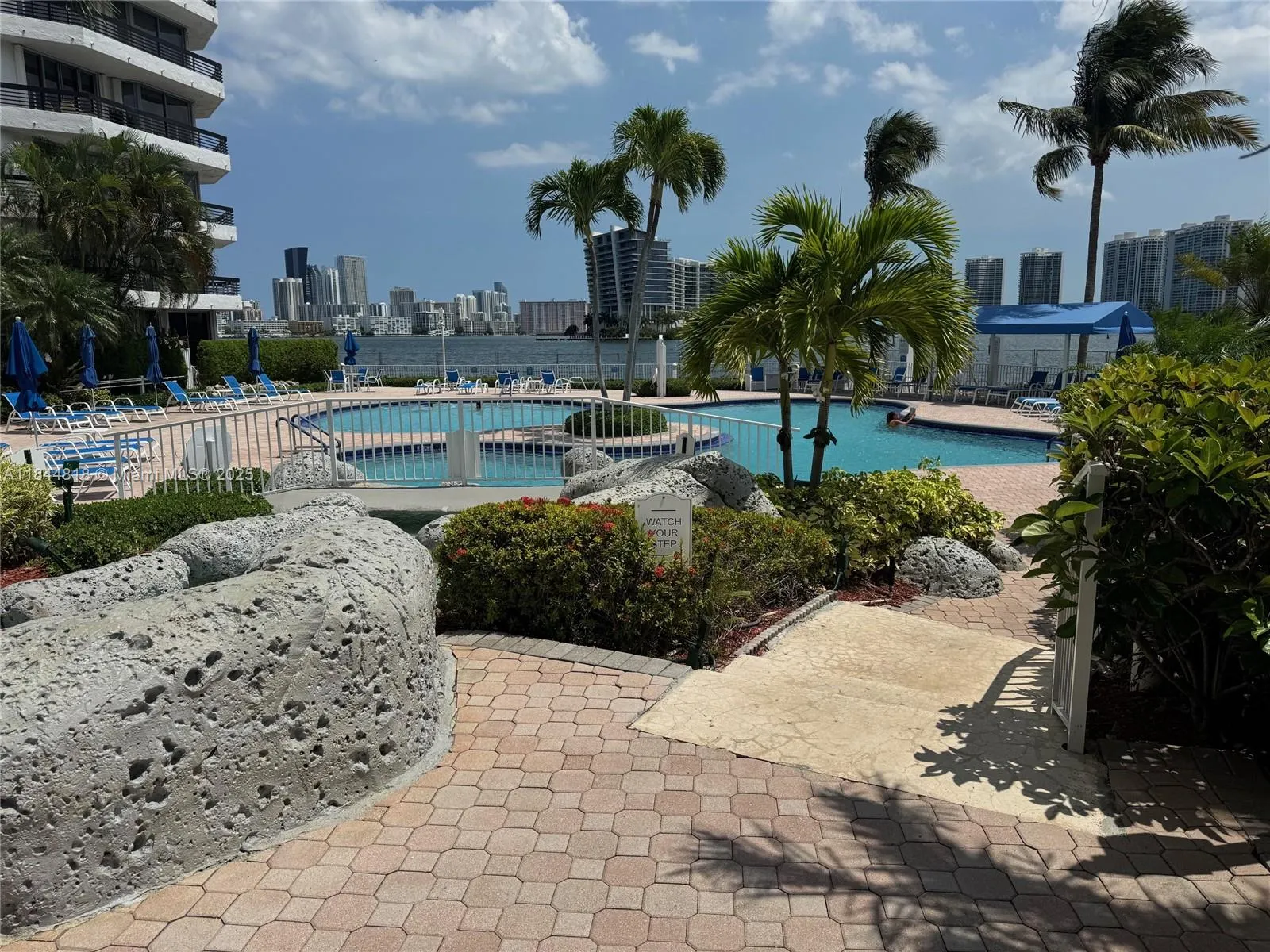 3530 MYSTIC POINTE DR, #1213
