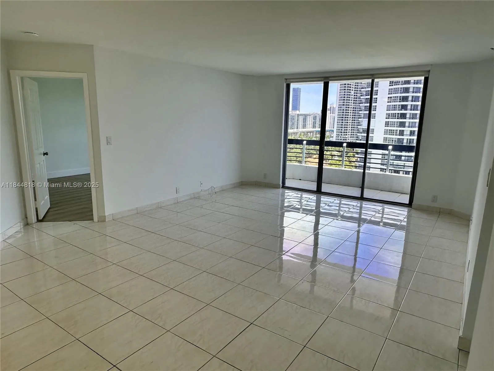 3530 MYSTIC POINTE DR, #1213