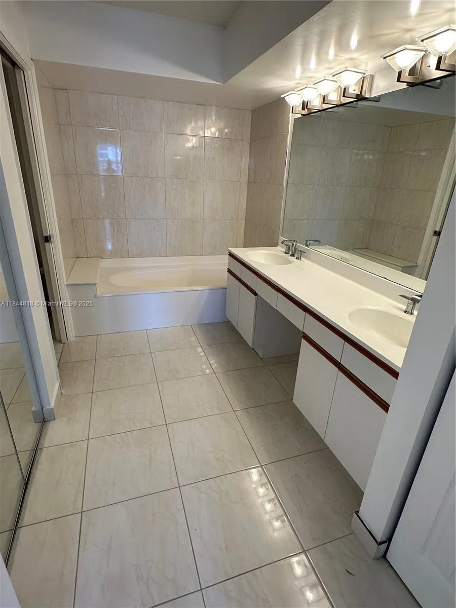 3530 MYSTIC POINTE DR, #1213