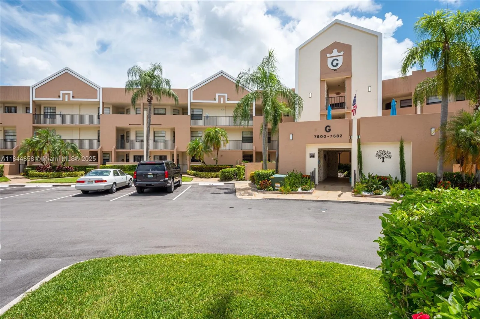 7536 Fairfax Dr, #205