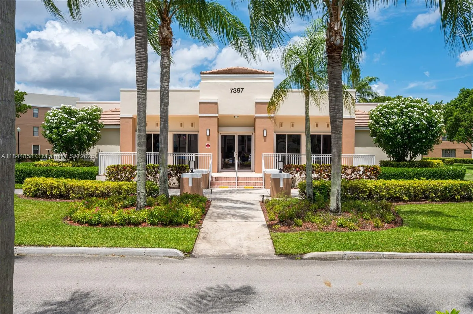 7536 Fairfax Dr, #205