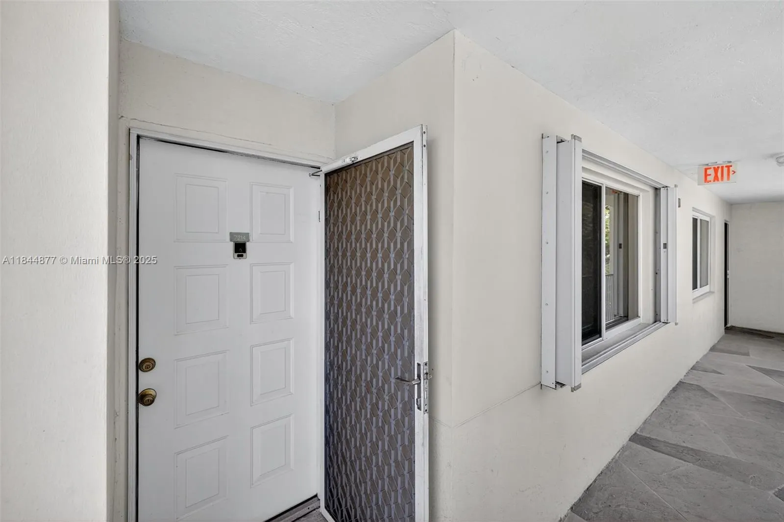 7214 S Devon Dr, #211