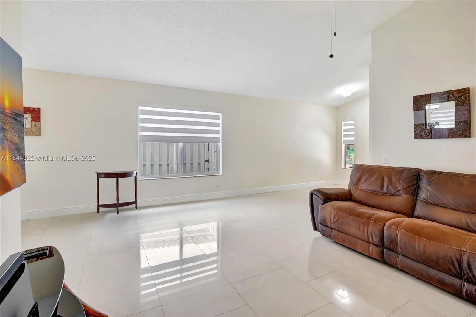 1525 Estancia Cir