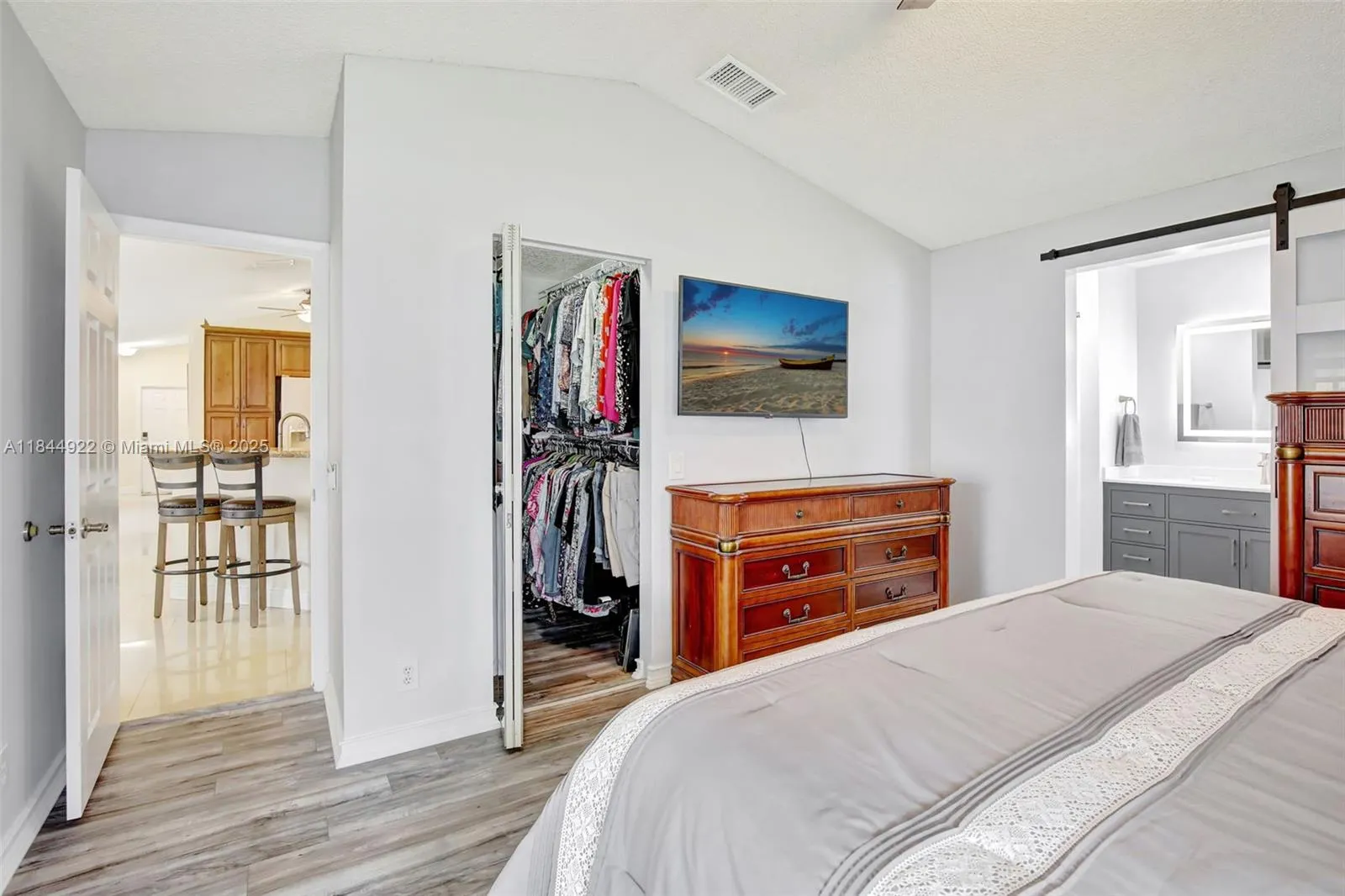 1525 Estancia Cir