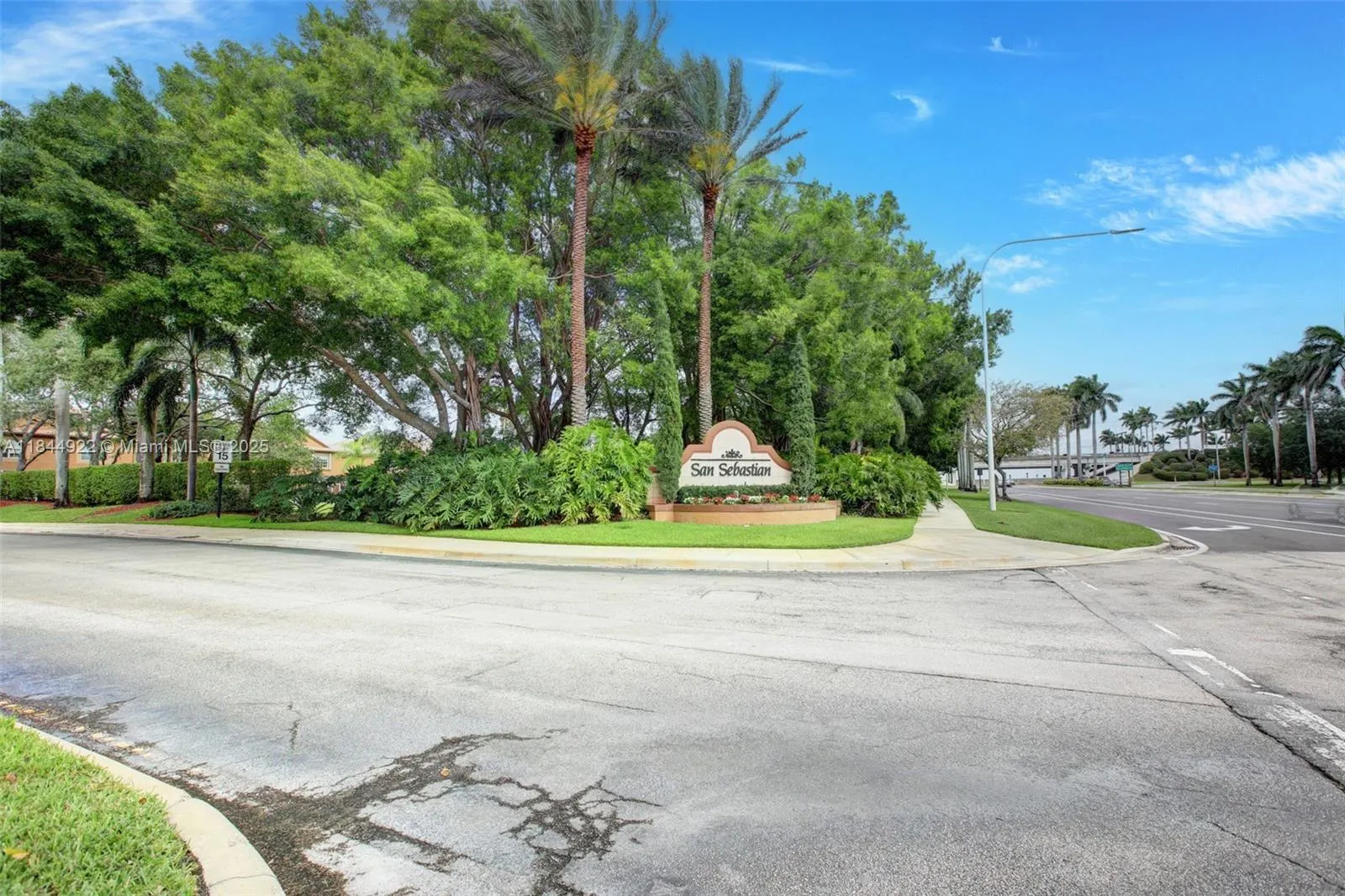 1525 Estancia Cir