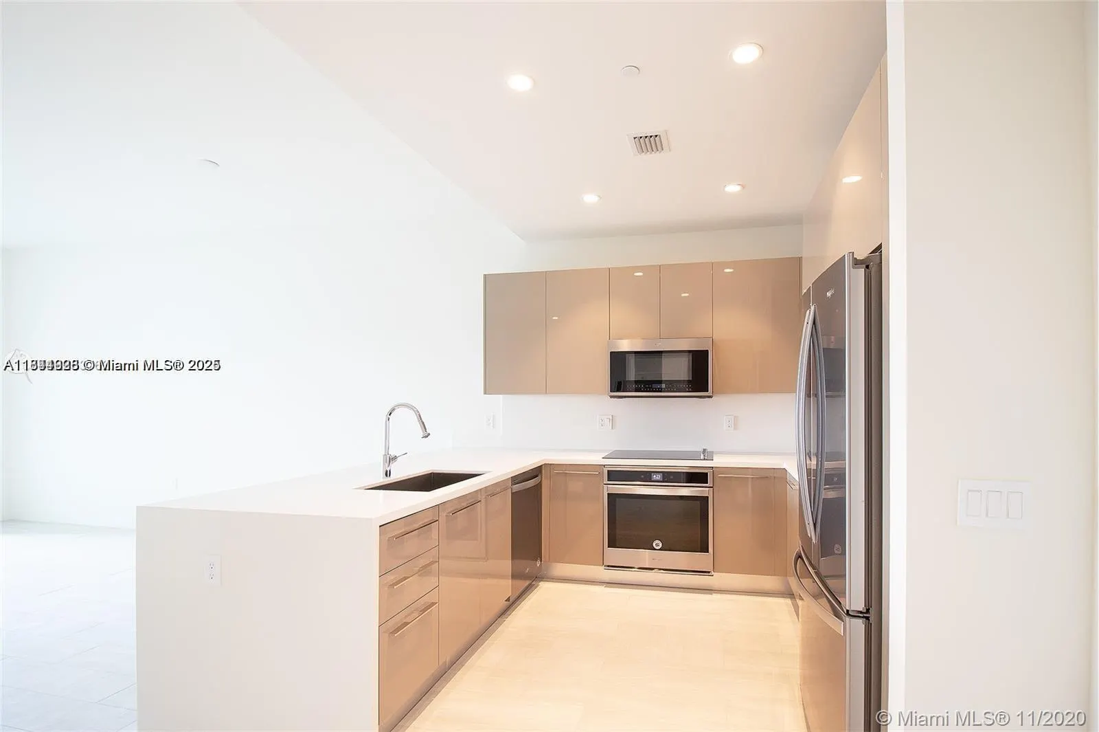 2000 Metropica Way, #614