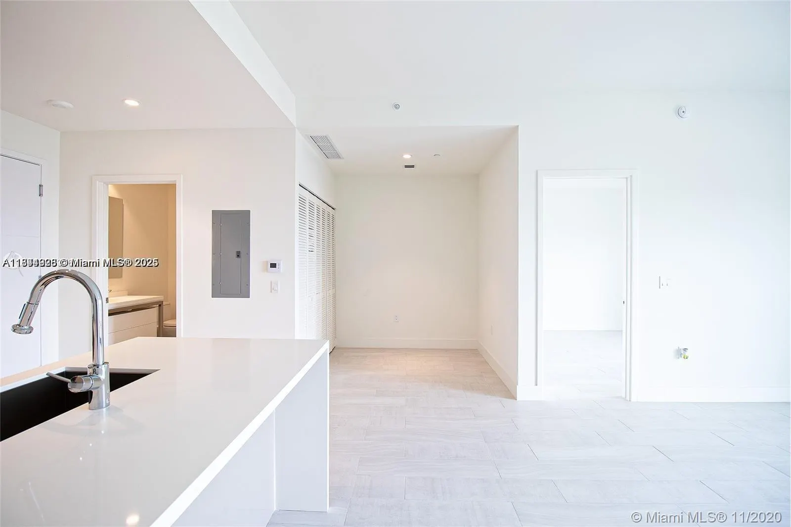 2000 Metropica Way, #614