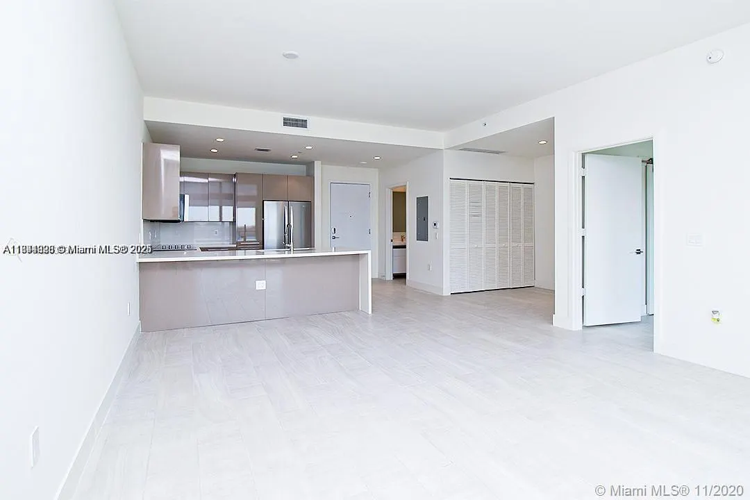 2000 Metropica Way, #614